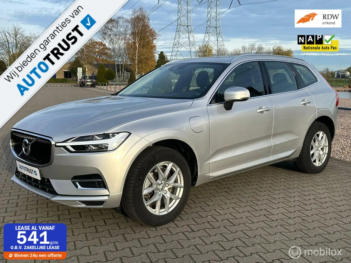 Volvo XC60 2.0 T8 Twin Engine AWD Inscription PANO TREKHAAK Grijs - 1