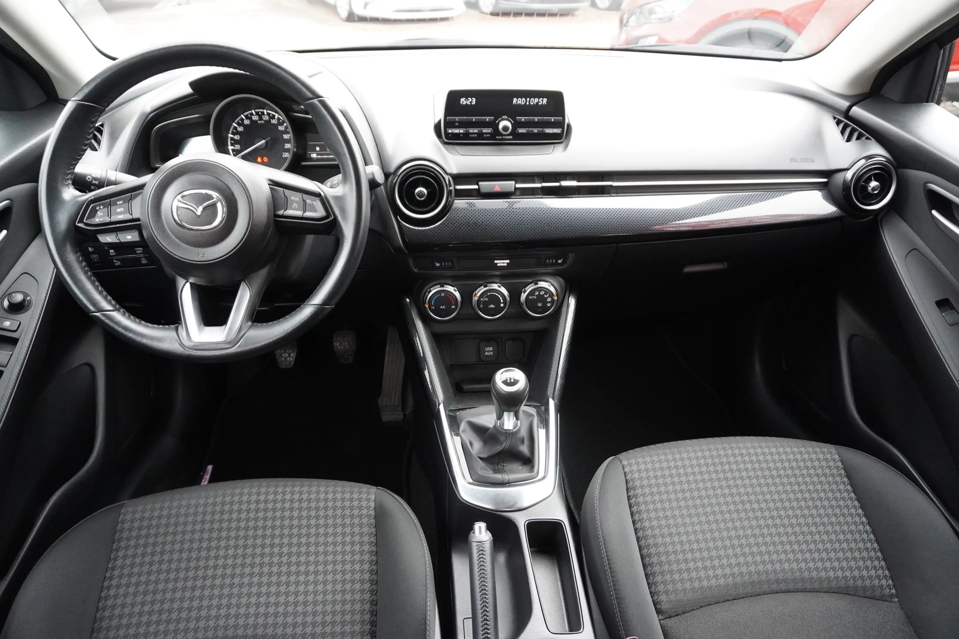 Mazda 2 1.5 Center-Line LED Android Apple DAB Klima — photo 11