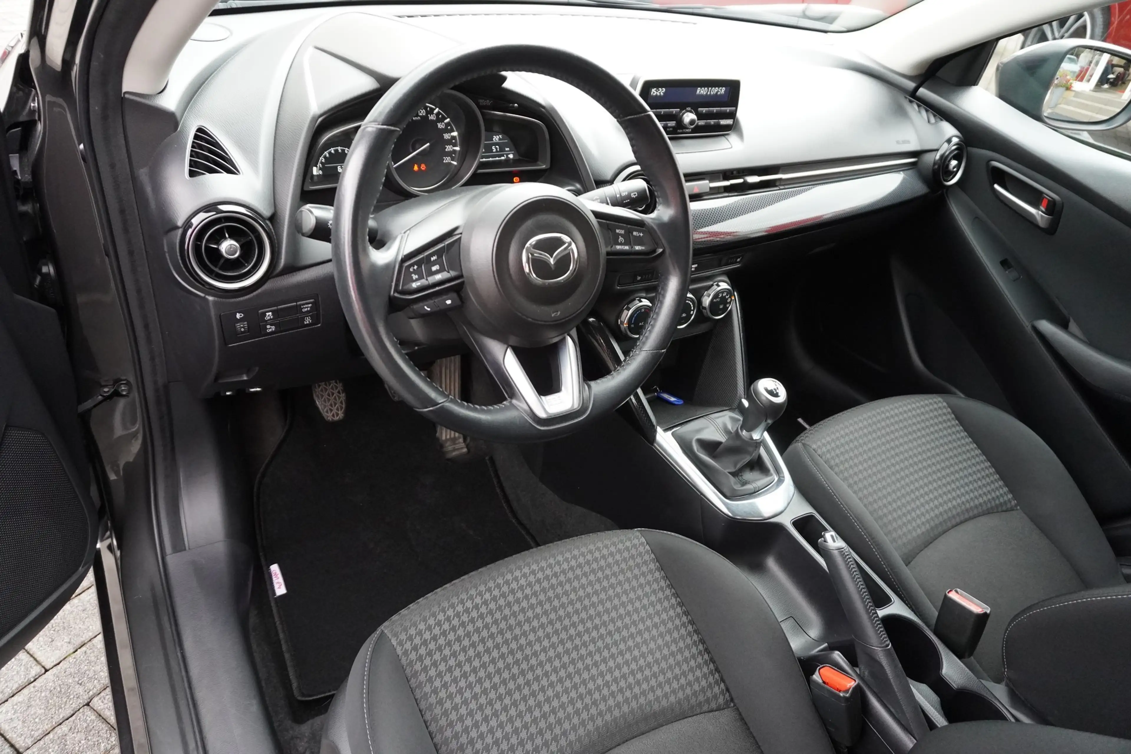 Mazda 2 1.5 Center-Line LED Android Apple DAB Klima — photo 10