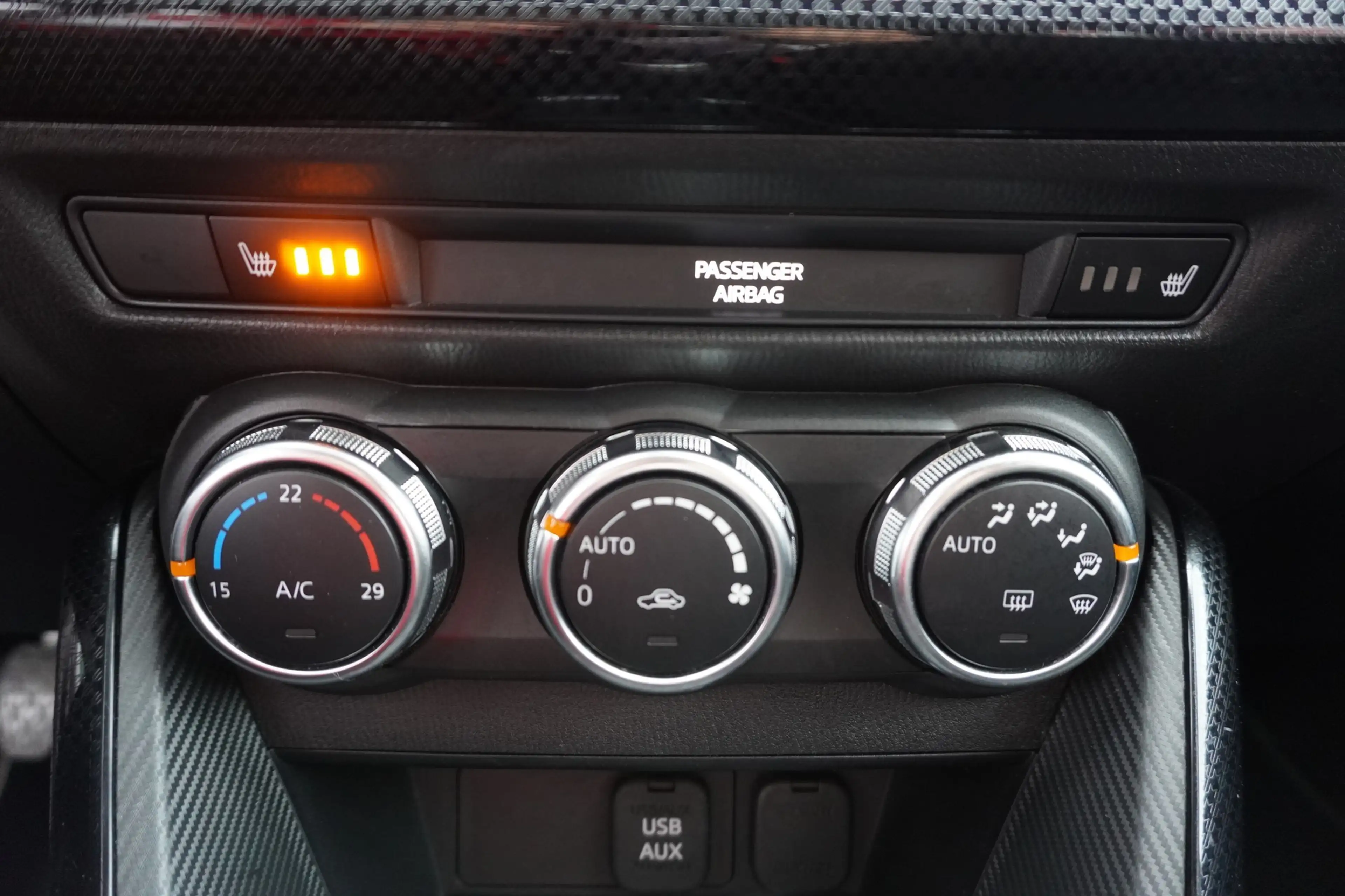 Mazda 2 1.5 Center-Line LED Android Apple DAB Klima — photo 14