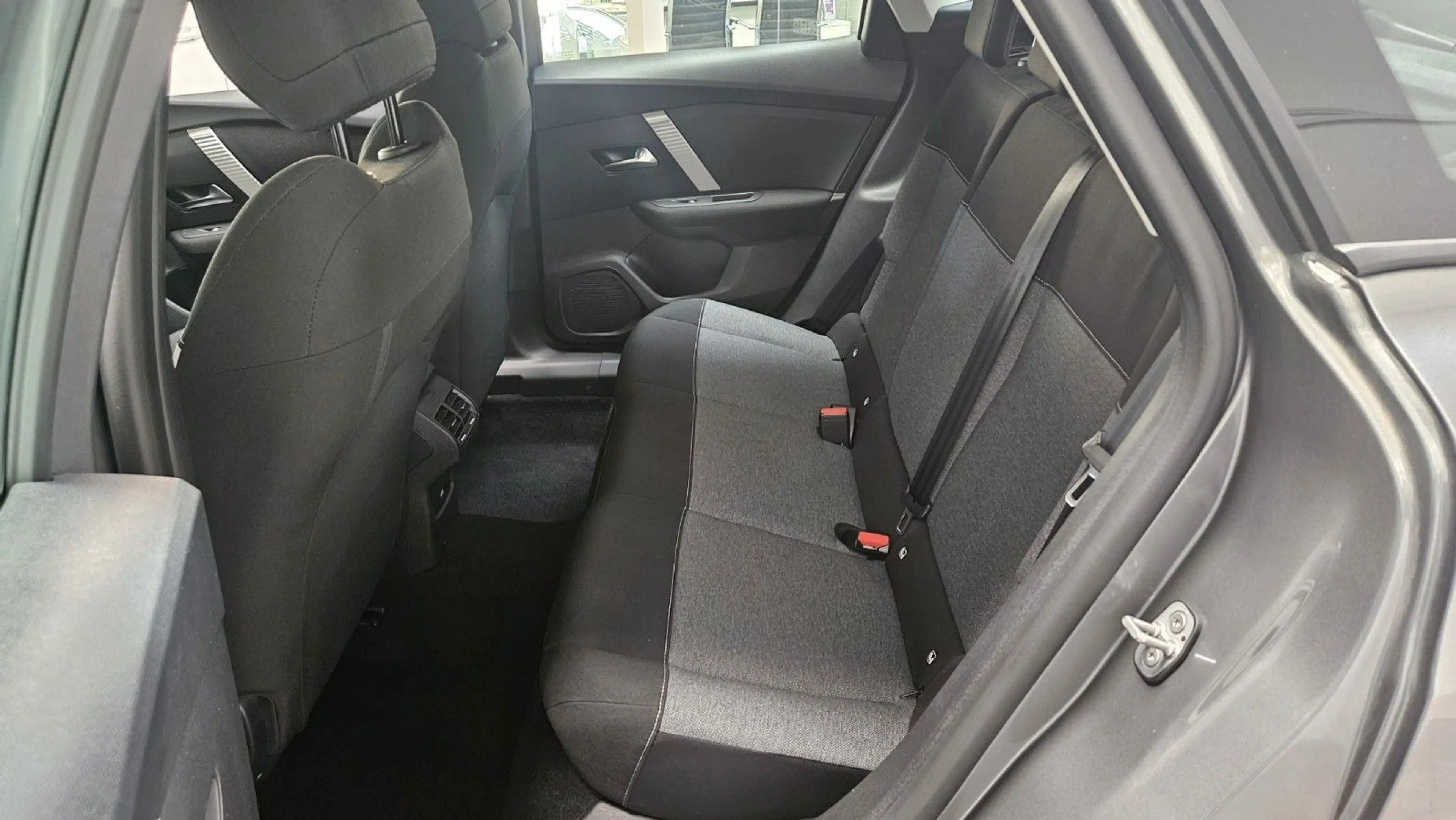 Citroen C4 Lim. YOU 1.2 Mild-Hybrid Autom. LED Tempo PDC — photo 14