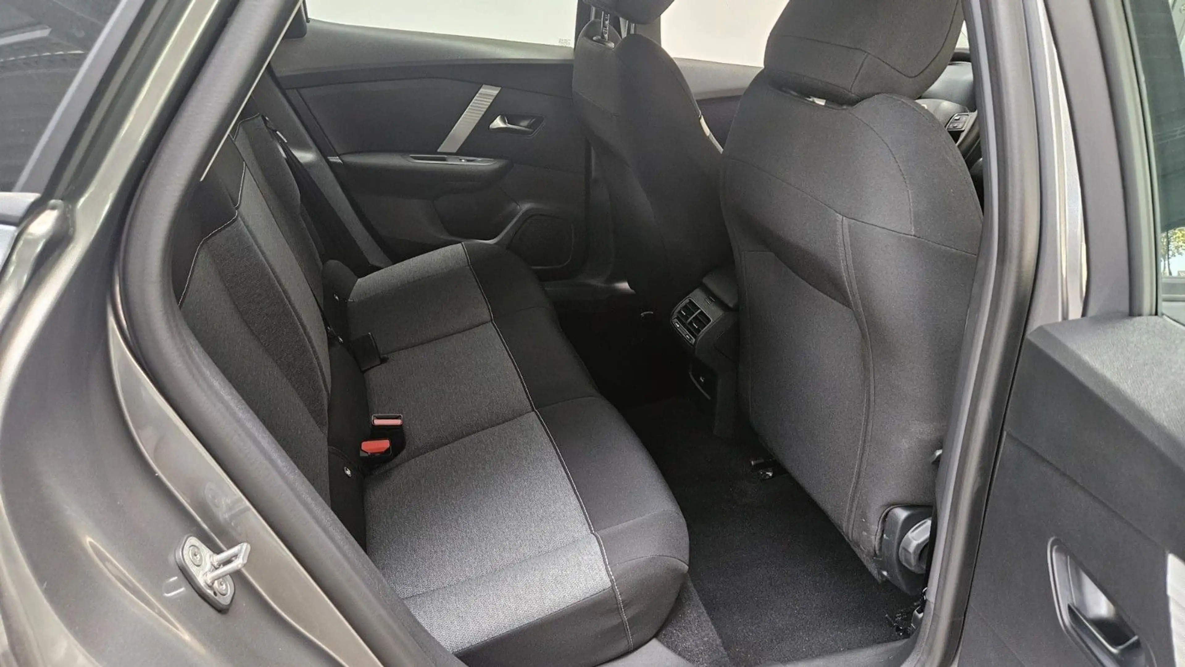 Citroen C4 Lim. YOU 1.2 Mild-Hybrid Autom. LED Tempo PDC — photo 13