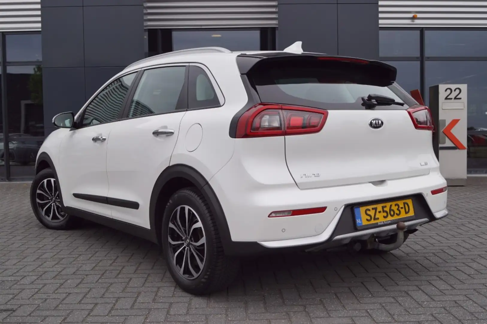 Kia Niro 1.6 GDi Hybrid Dynamic Line/ Navi / Camera / Trekh Wit - 2