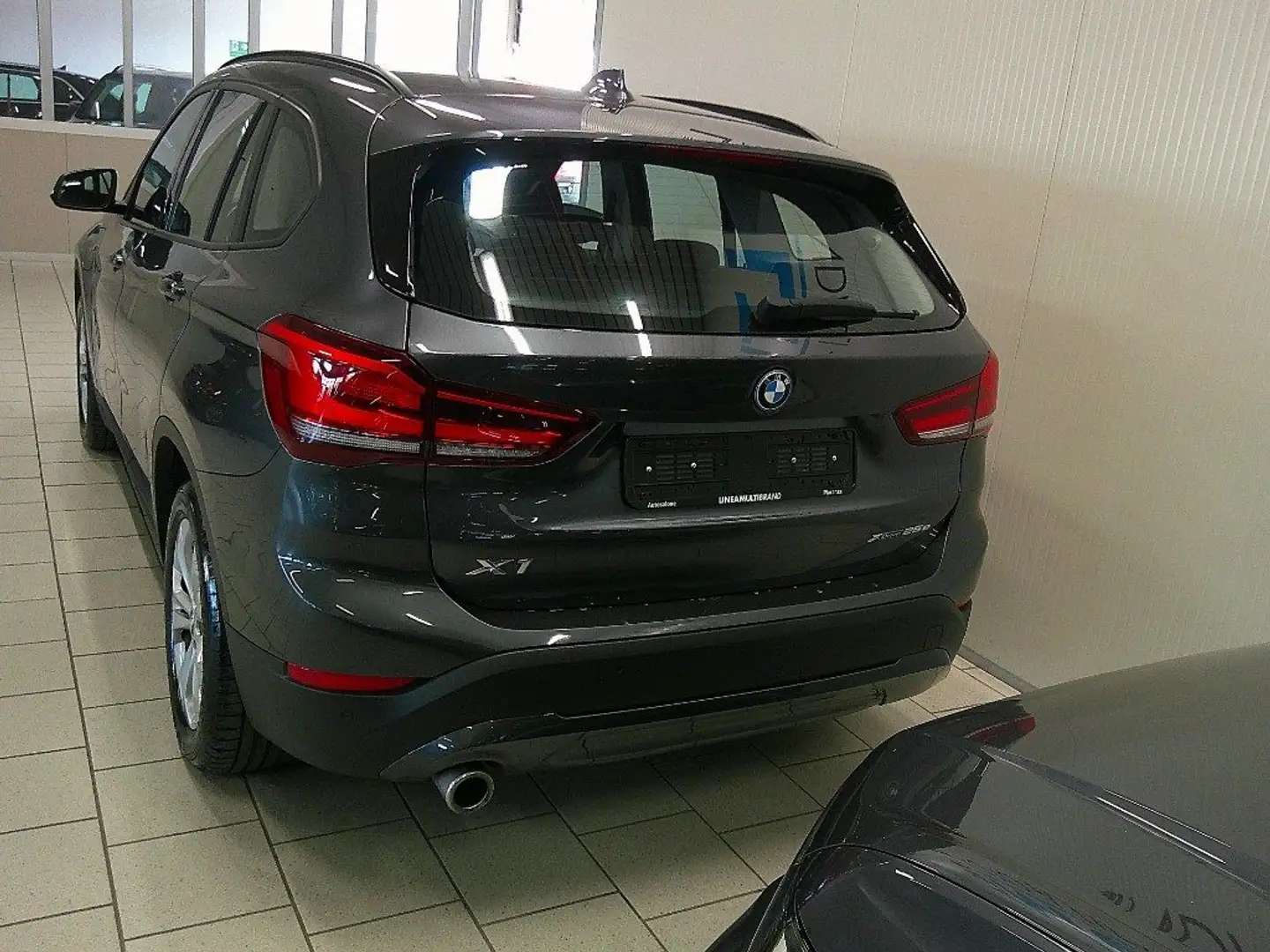 BMW X1 xDrive25e Business Advantage Navi Garanzia 24M Grau - 2