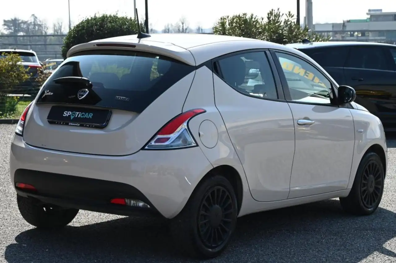 Lancia Ypsilon 2022