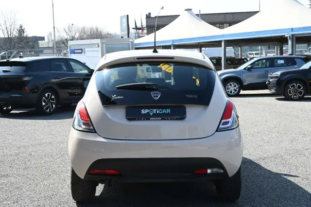 Lancia Ypsilon view 6
