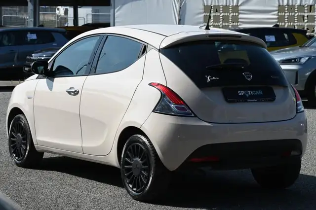 Lancia Ypsilon view 7
