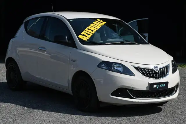 Lancia Ypsilon view 3