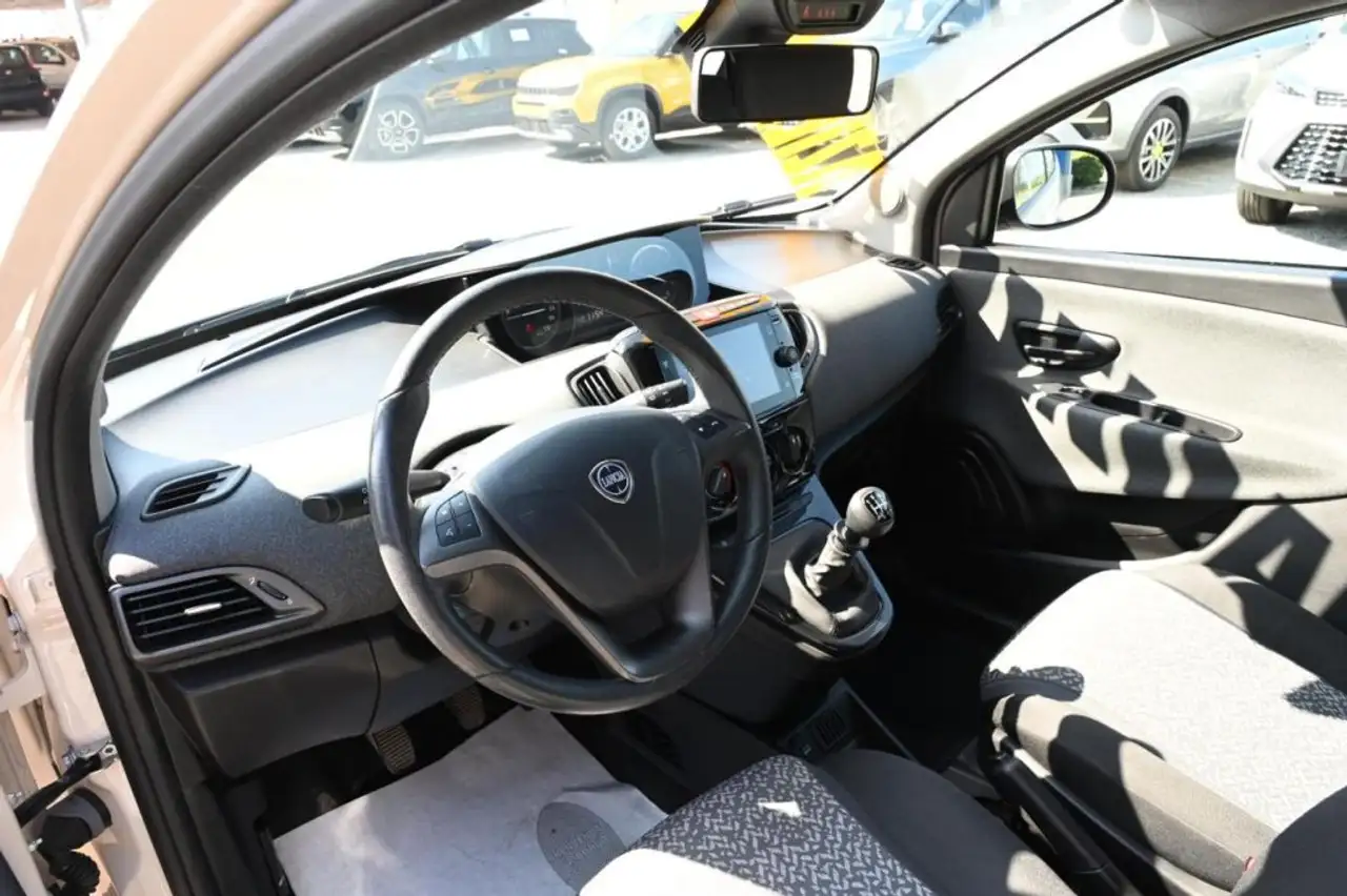 Lancia Ypsilon 2022 — фото 12