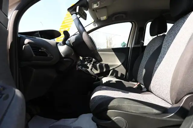 Lancia Ypsilon view 13