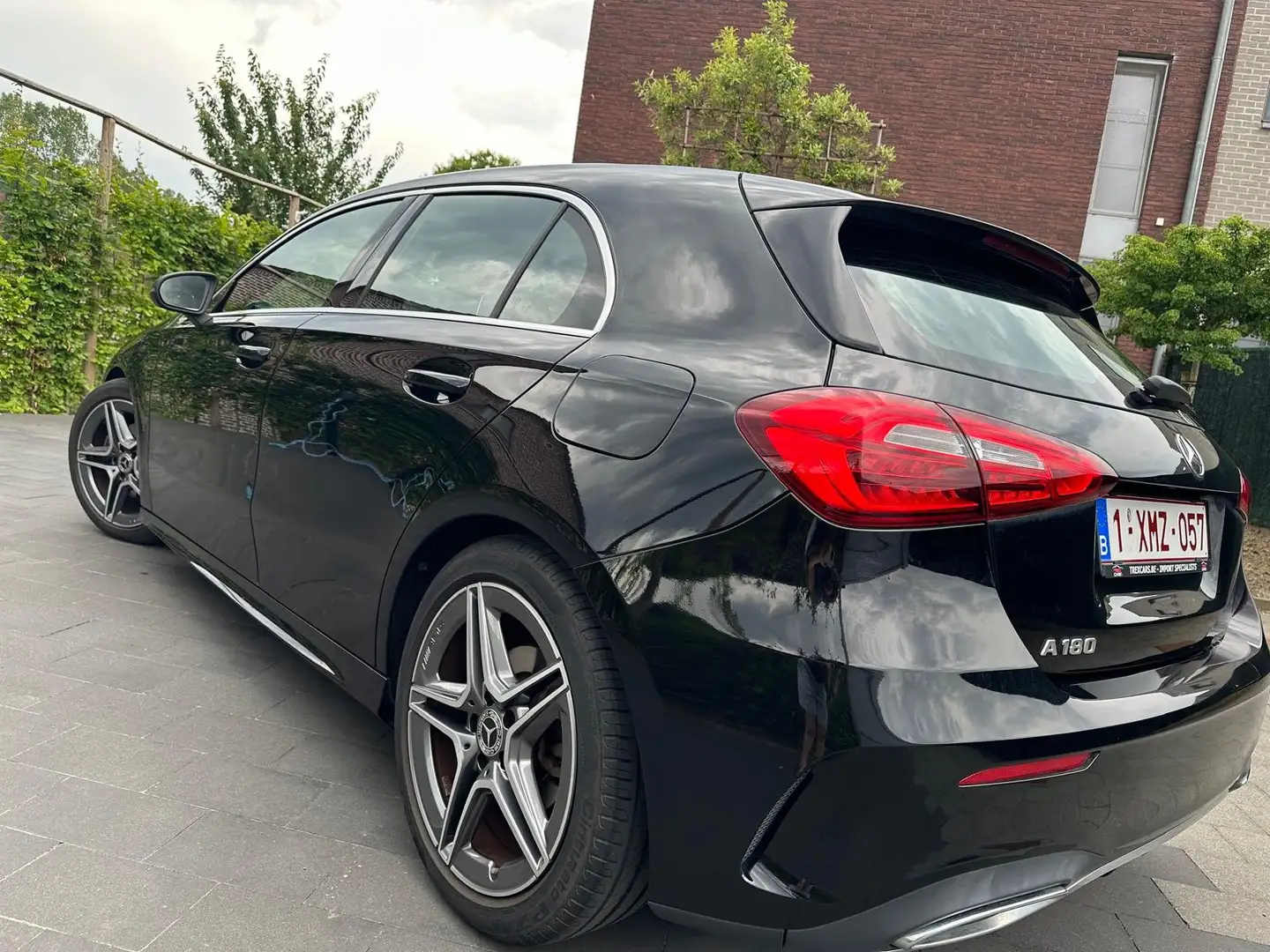 Mercedes-Benz A 180 A 180 AMG Line Zwart - 2