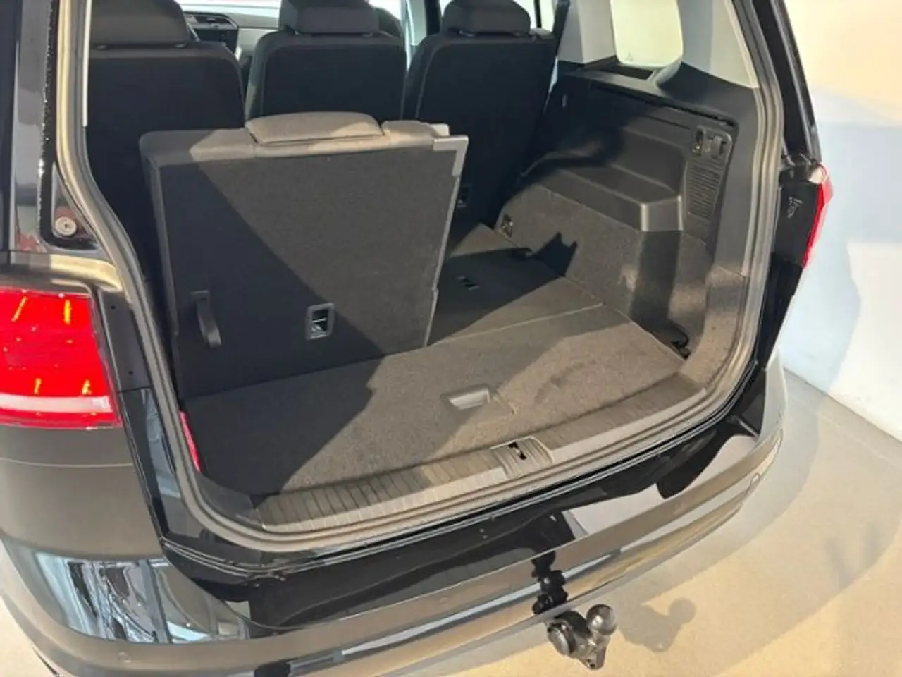 Volkswagen Touran 1.5 TSI Comfortline | AHK | 7-Sitzer | Na 12