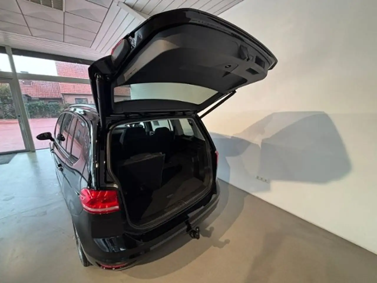 Volkswagen Touran 1.5 TSI Comfortline | AHK | 7-Sitzer | Na 11
