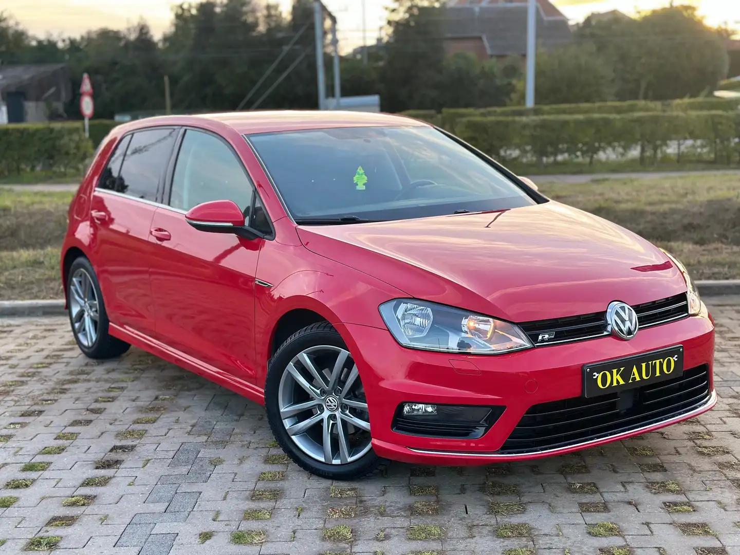 Volkswagen Golf Golf 1.2 TSI R-Line Carplay Garantie 12 Mois Rouge - 1