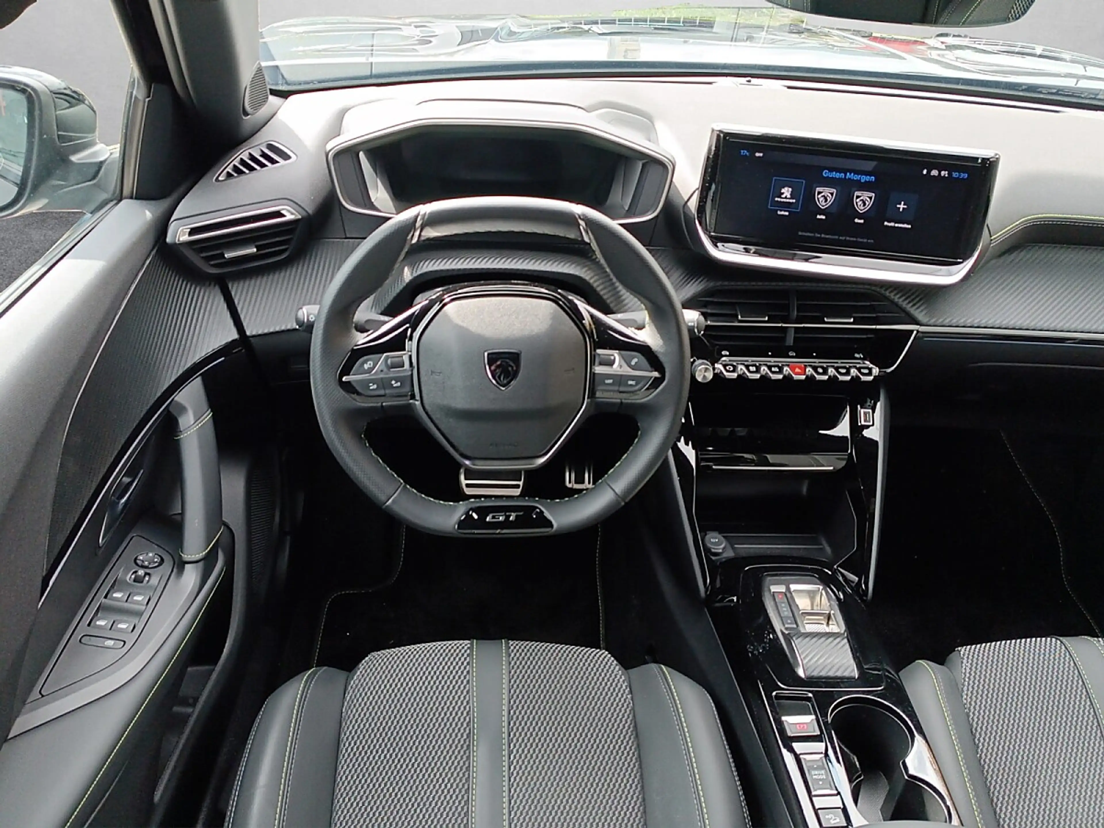 Peugeot e-2008 50kWh GT — photo 10