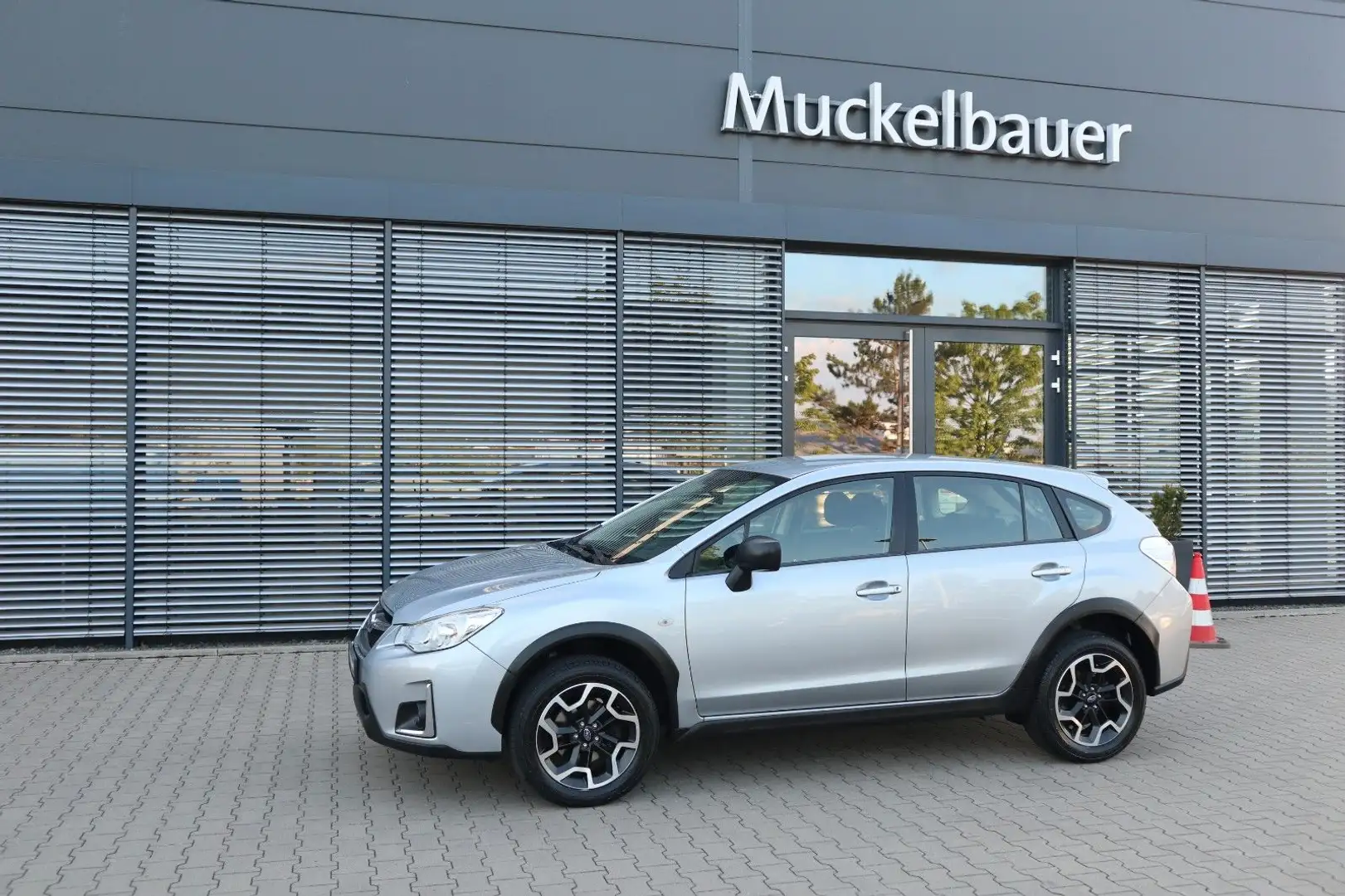 Subaru XV 2.0i Active 4WD AHK Standheizung sofort Argent - 1