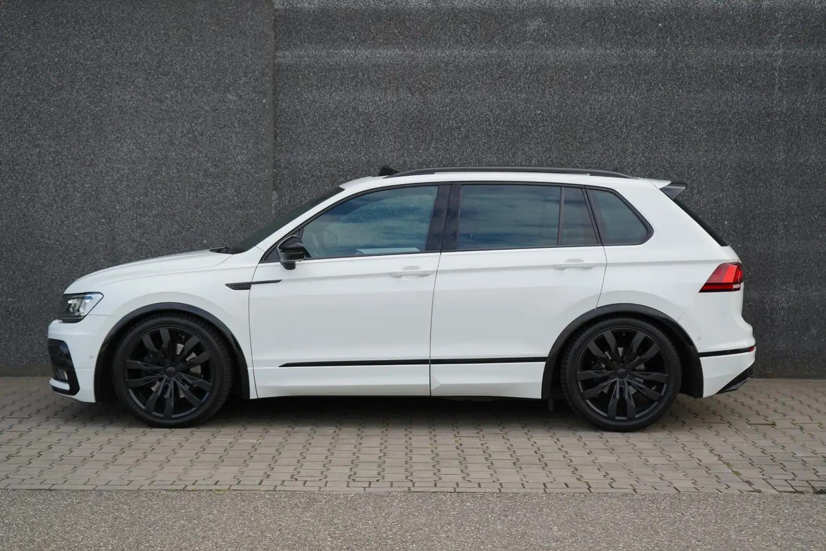 Volkswagen Tiguan 2.0 TSI 4 motion 3x R-line /Leder/PANO/H&R/ACC/Cam Wit - 2