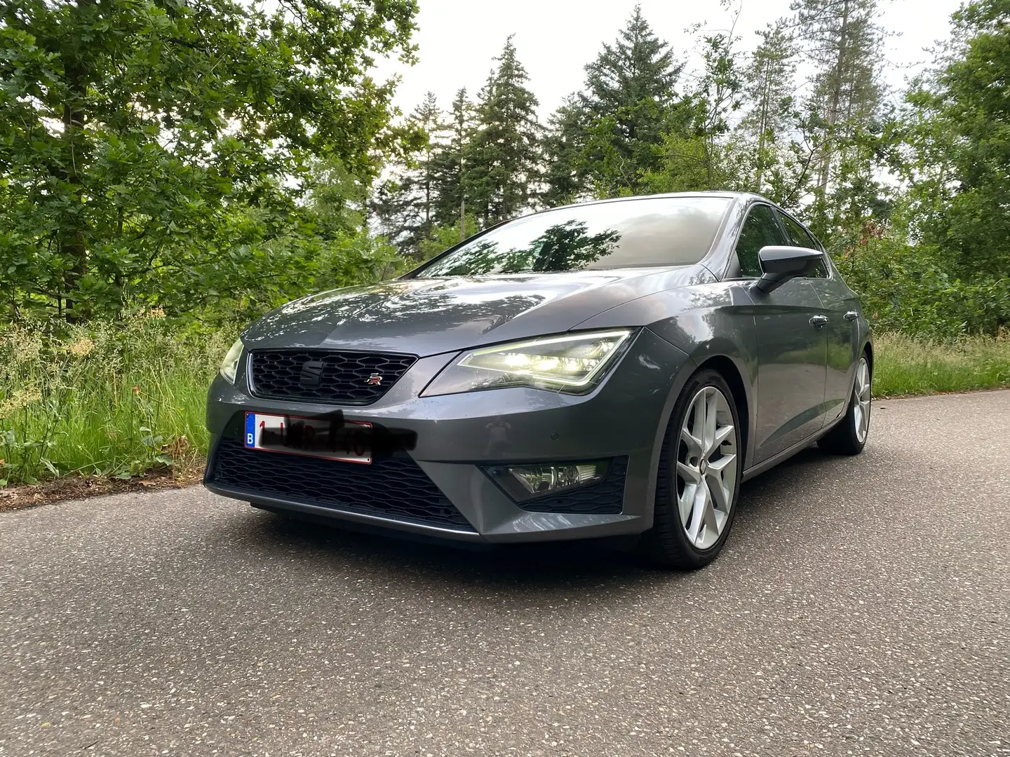 SEAT Leon Leon 1.4 TSI ACT Start Grijs - 1
