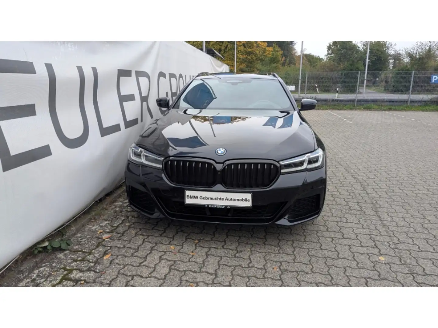 BMW 530 e xDrive Touring M-Sport HUD Luftfederung Pano Nav Schwarz - 2