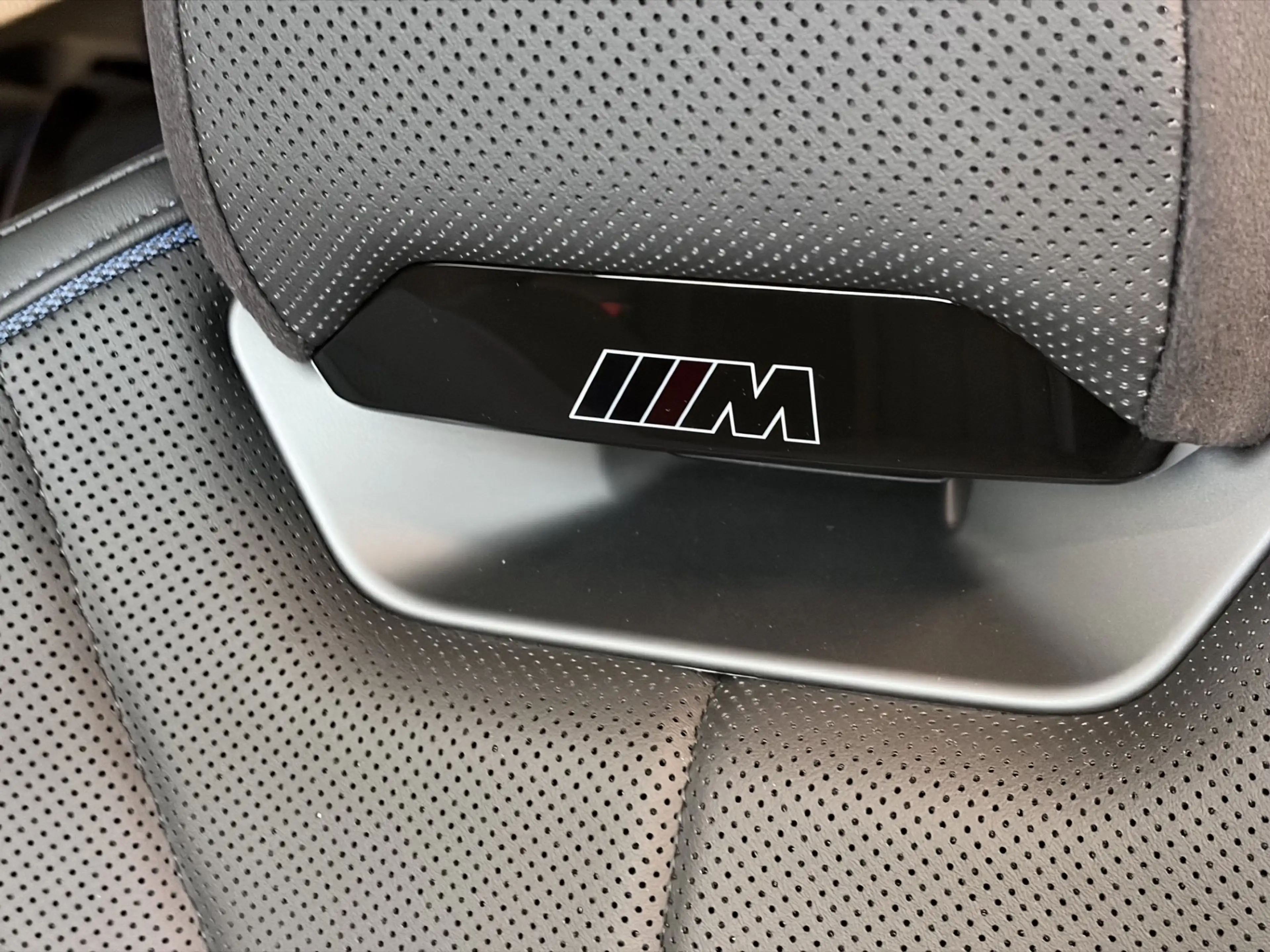 BMW iX3 40 sDrive — photo 14