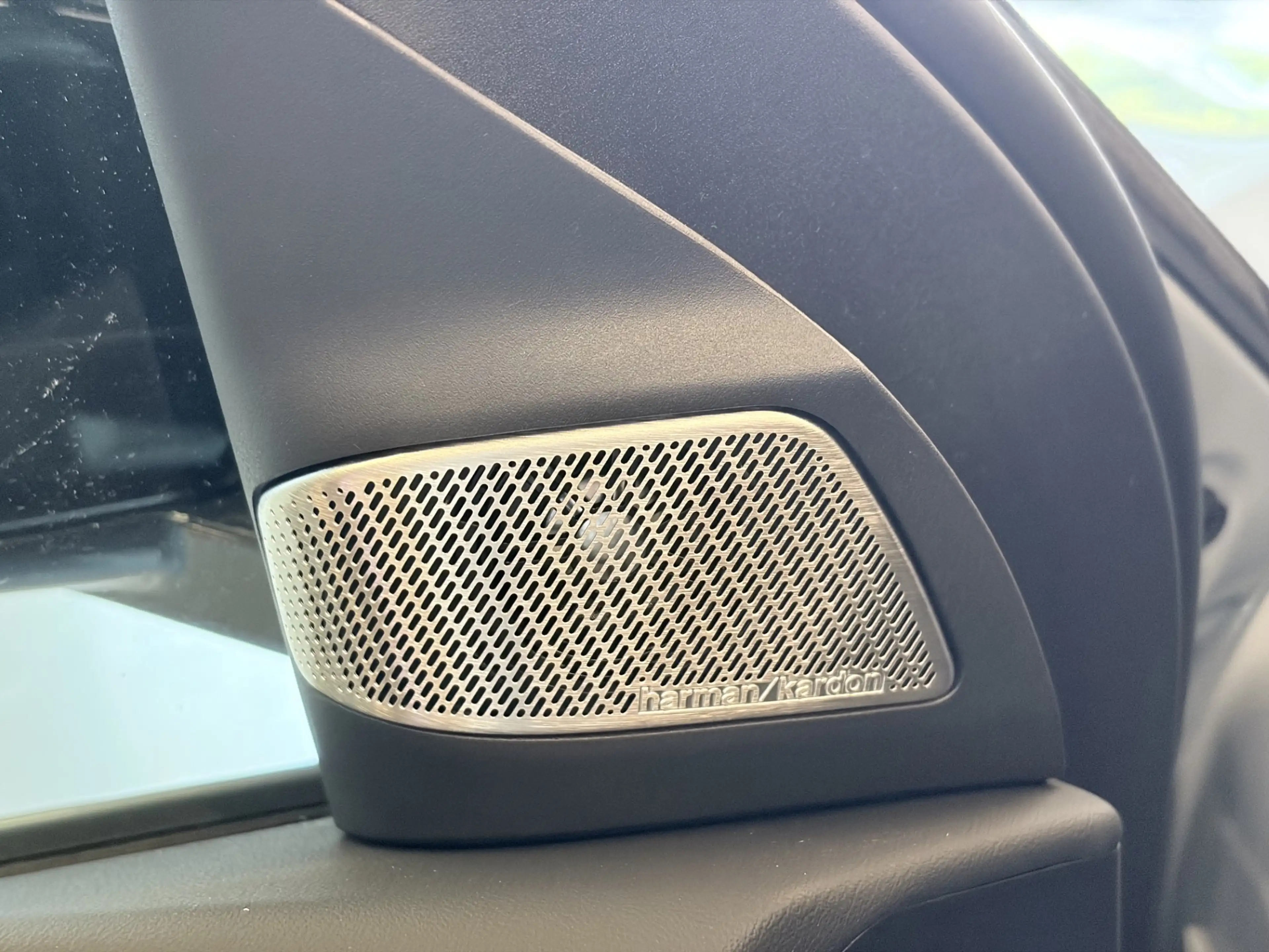 BMW iX3 40 sDrive — photo 13