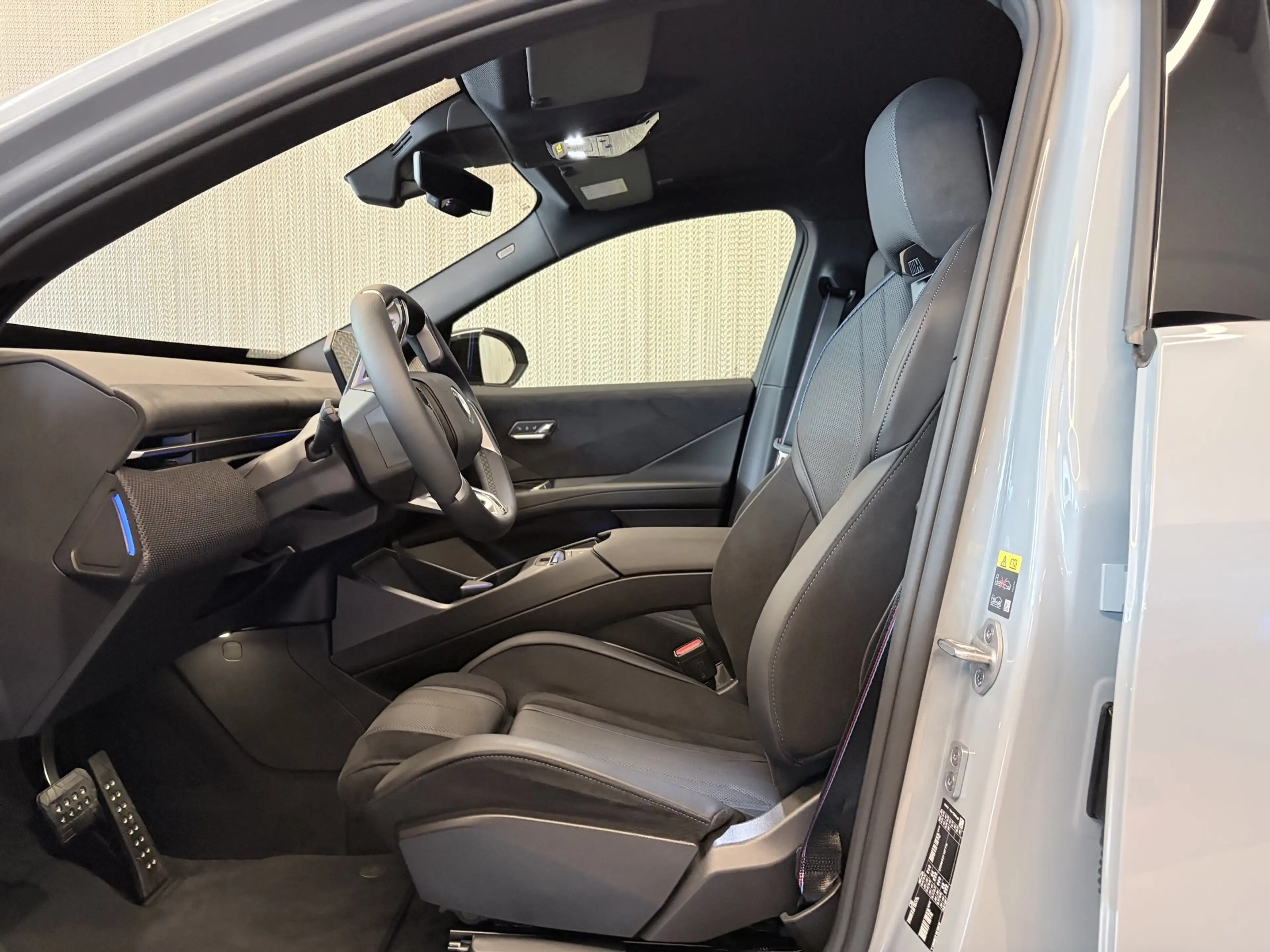 BMW iX3 40 sDrive — photo 8