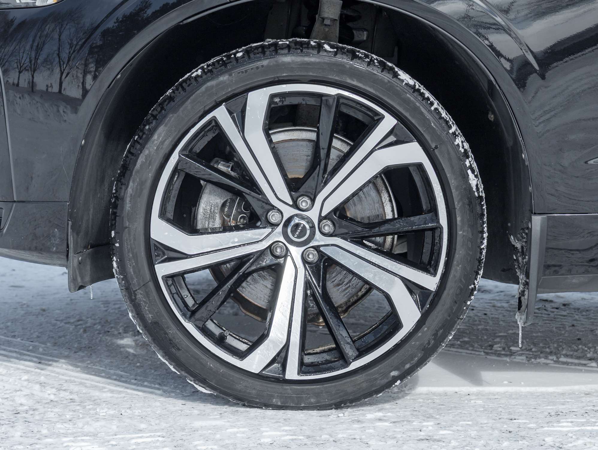 2022 Volvo XC60 T8 eAWD PHEV R-Design |NEW TIRES |VOLVO CPO alt 4