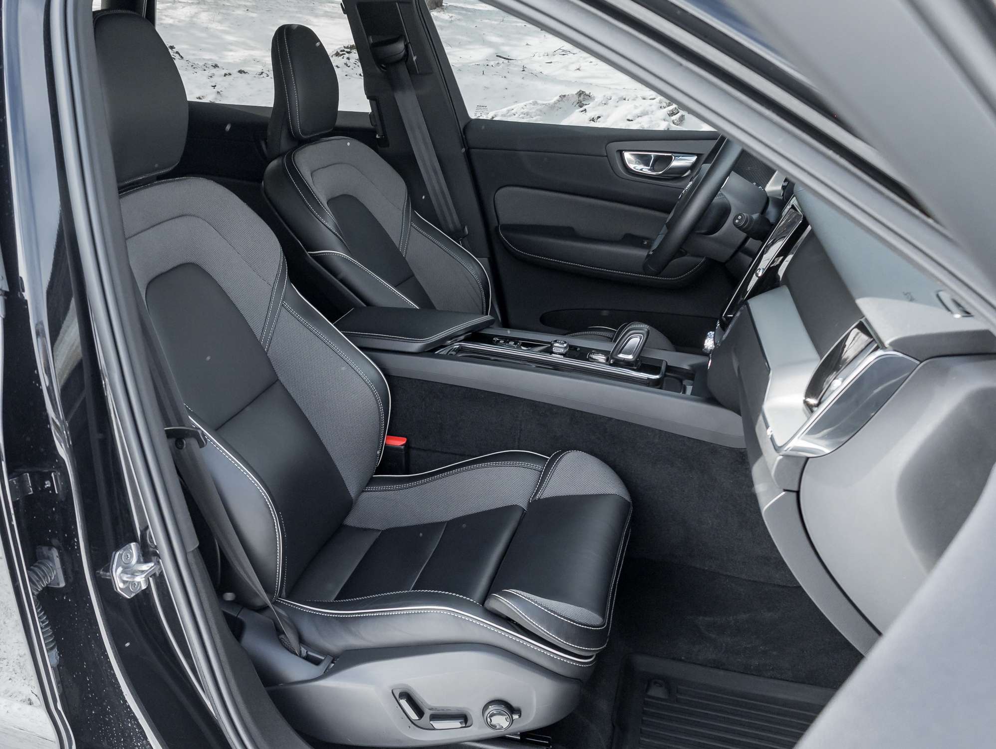 2022 Volvo XC60 T8 eAWD PHEV R-Design |NEW TIRES |VOLVO CPO thumb 21