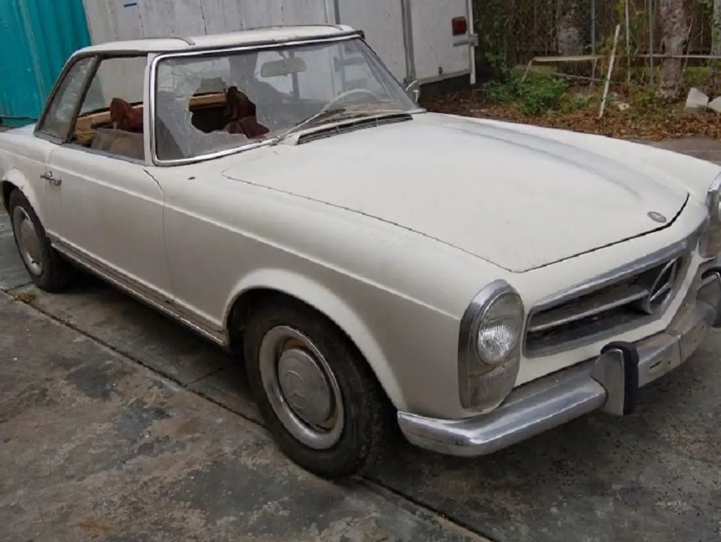 Mercedes-Benz 230 - 1