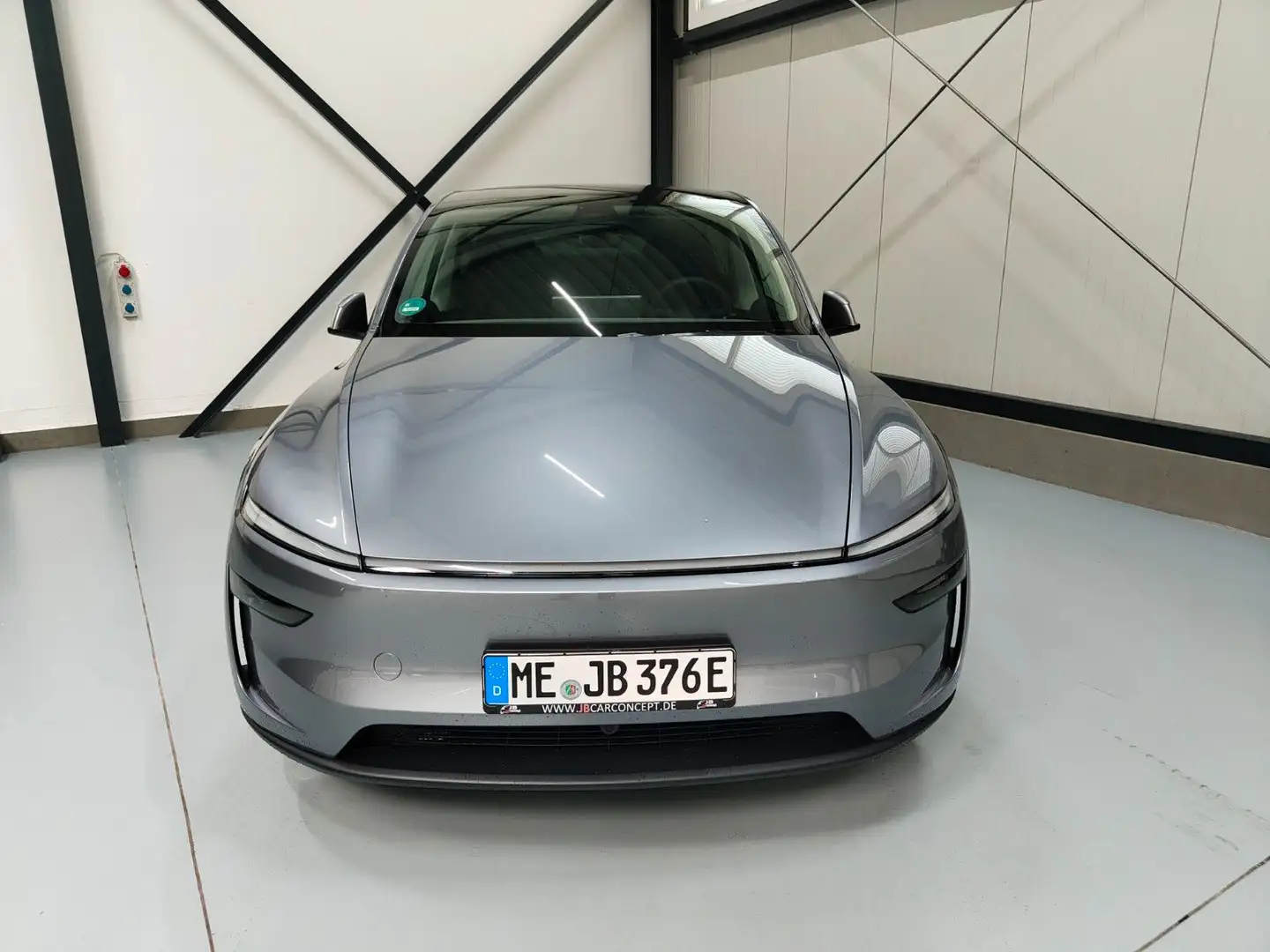 Tesla Model Y Long Range Dual AWD AHK *FSD* Silber - 2