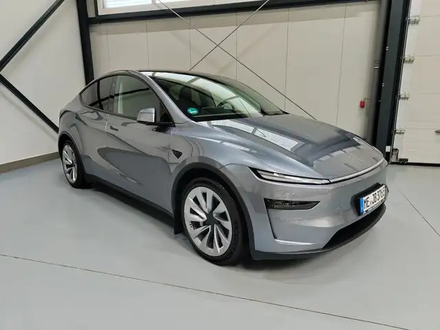Tesla Model Y Long Range Dual AWD AHK *FSD*