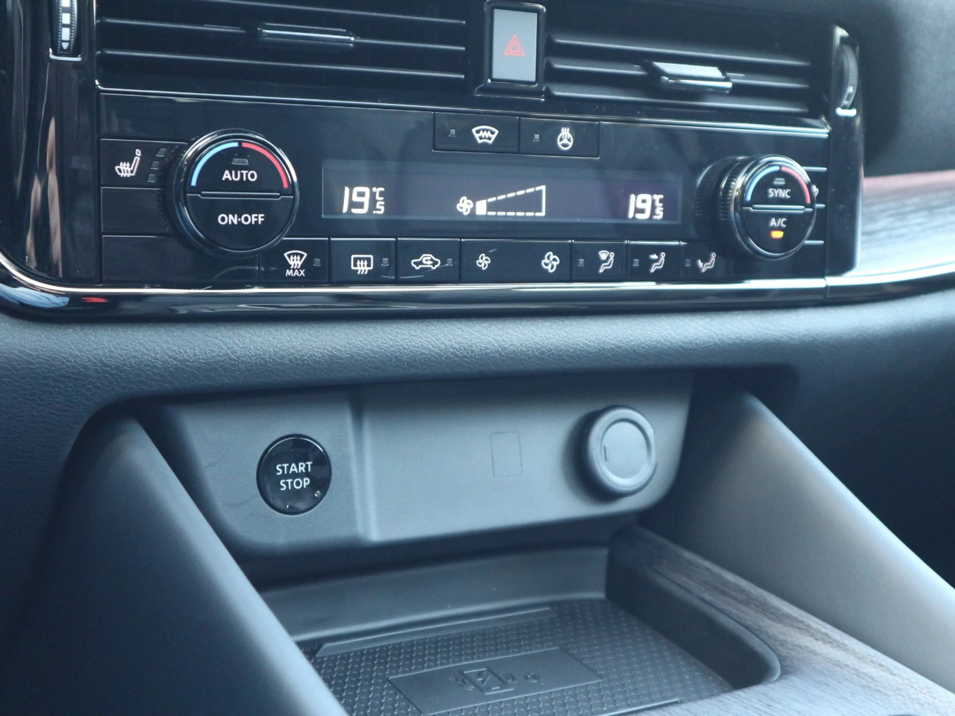 Nissan Qashqai N-DESIGN 1.5 e-POWER Panorama BOSE — photo 13