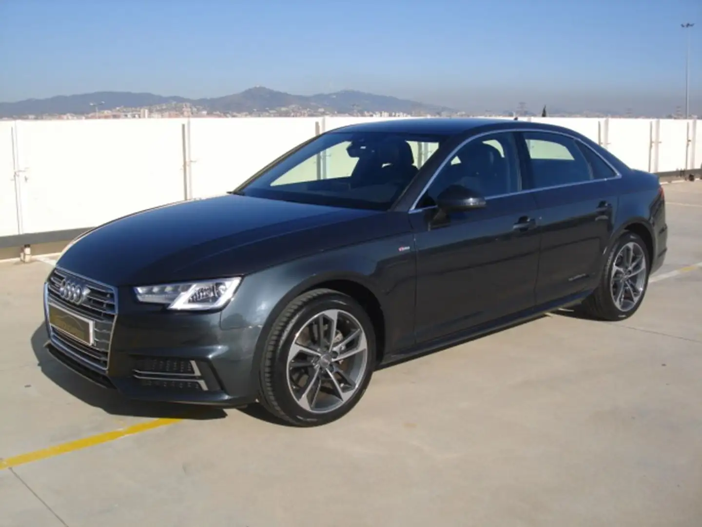 Audi A4 2.0 tdi sport s line 150cv Grijs - 1