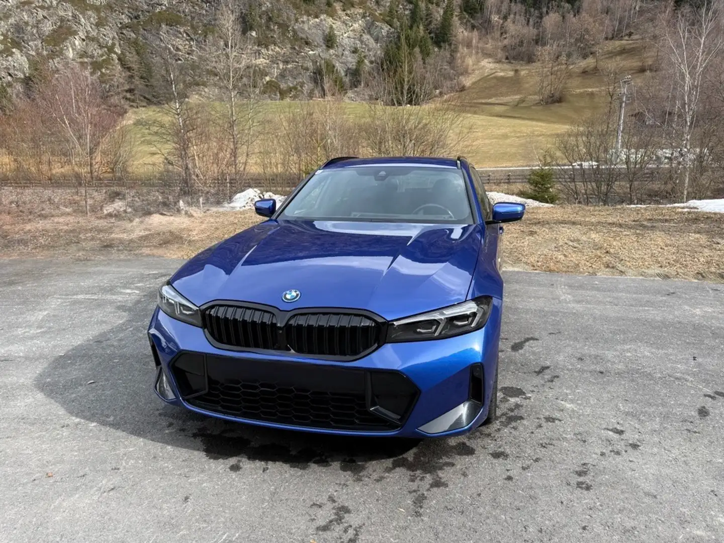 BMW 330 e PHEV xDrive Touring Aut. Kombi / Family Van Blau - 2