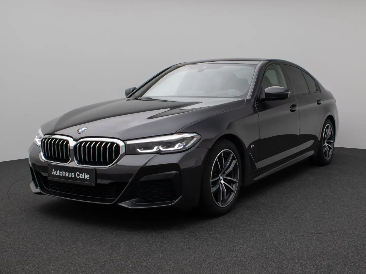 BMW 520 d M Sport  Kamera HUD DAB HiFi AHK DisplayKey Grijs - 1