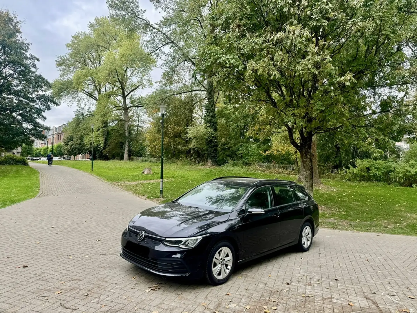 Volkswagen Golf Variant Golf SW 1.0 eTSI Life Business DSG Noir - 1