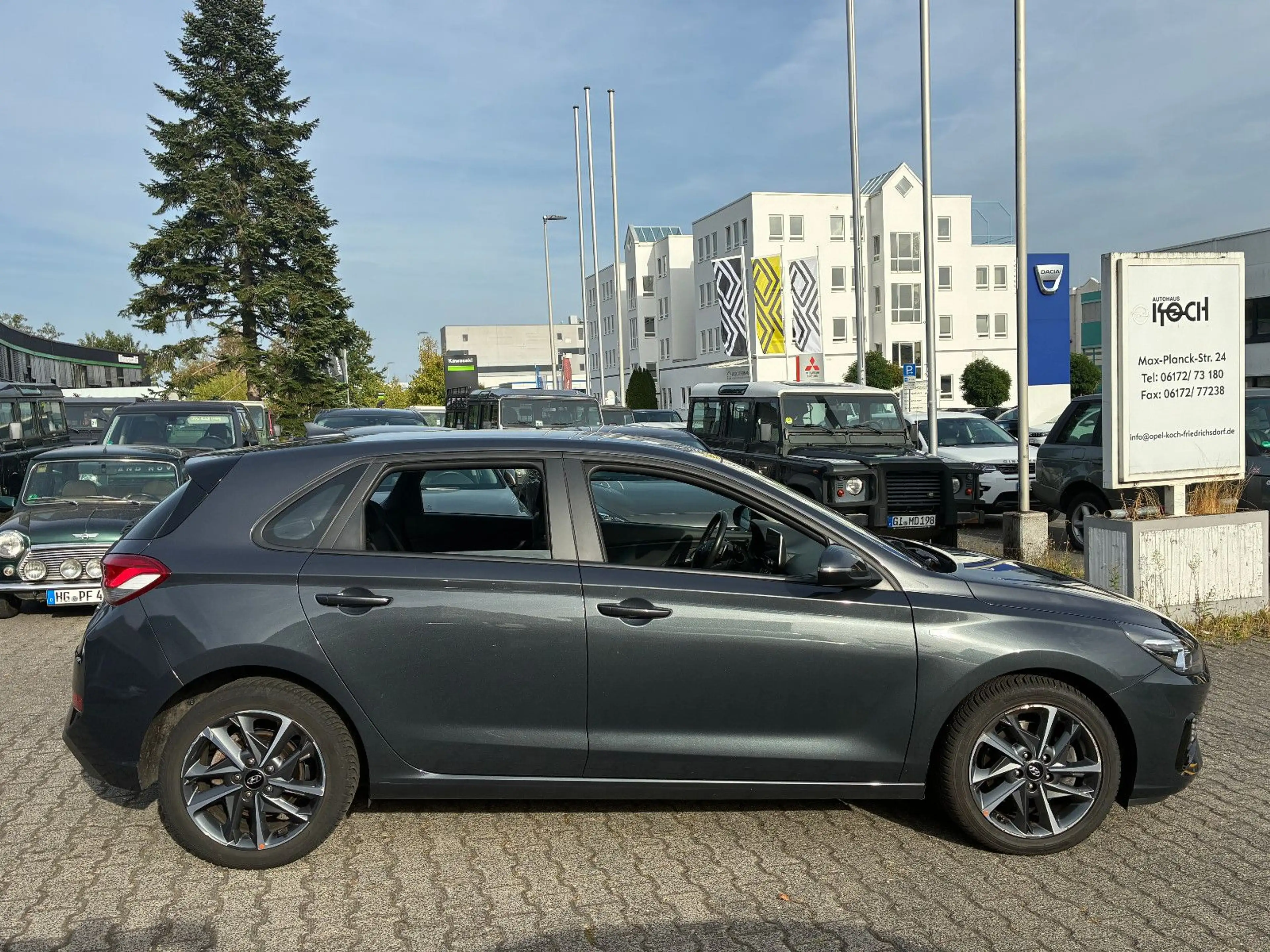 Hyundai i30 Limousine, Automatik, TÜV neu — photo 5