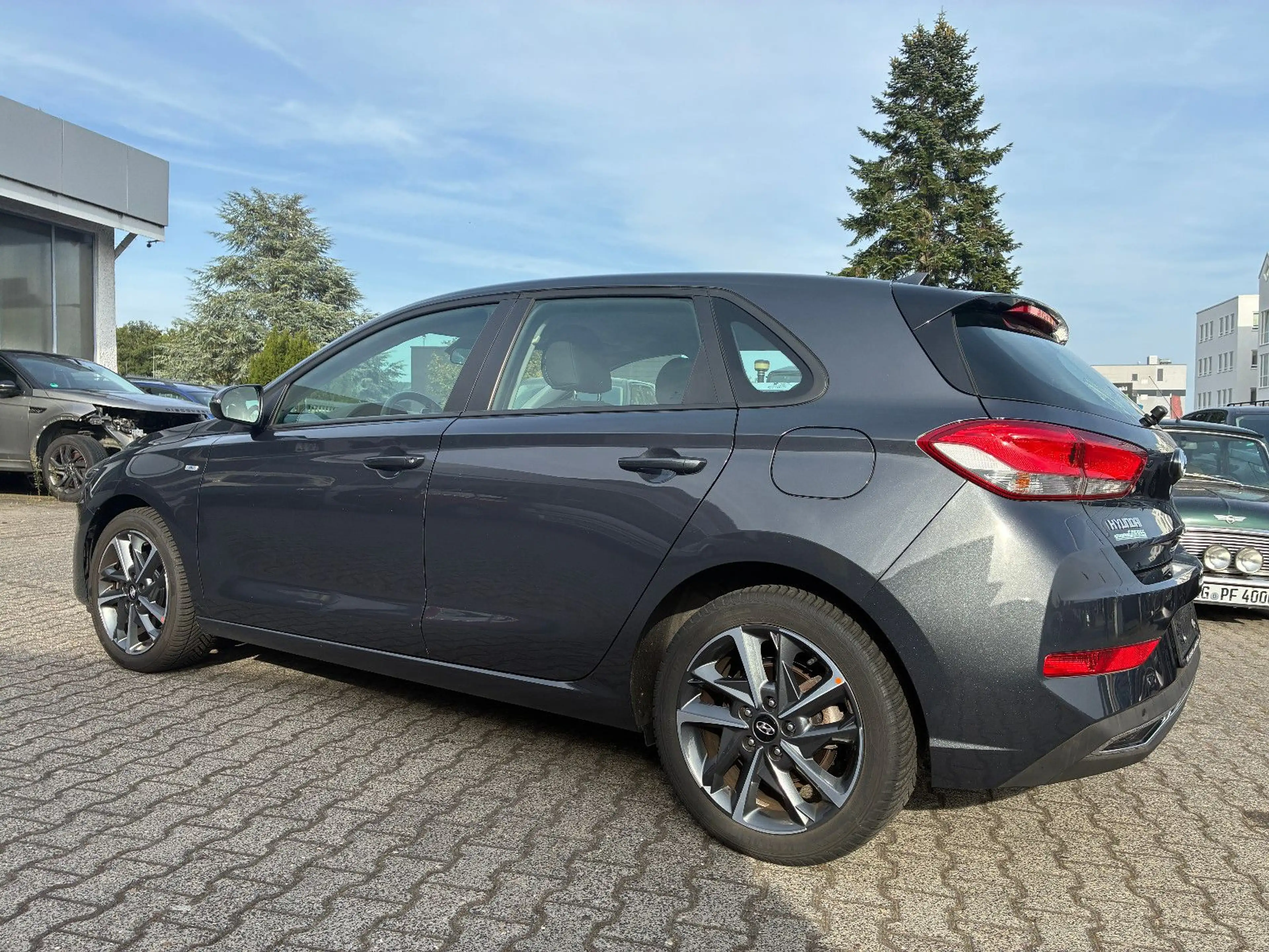 Hyundai i30 Limousine, Automatik, TÜV neu — photo 6
