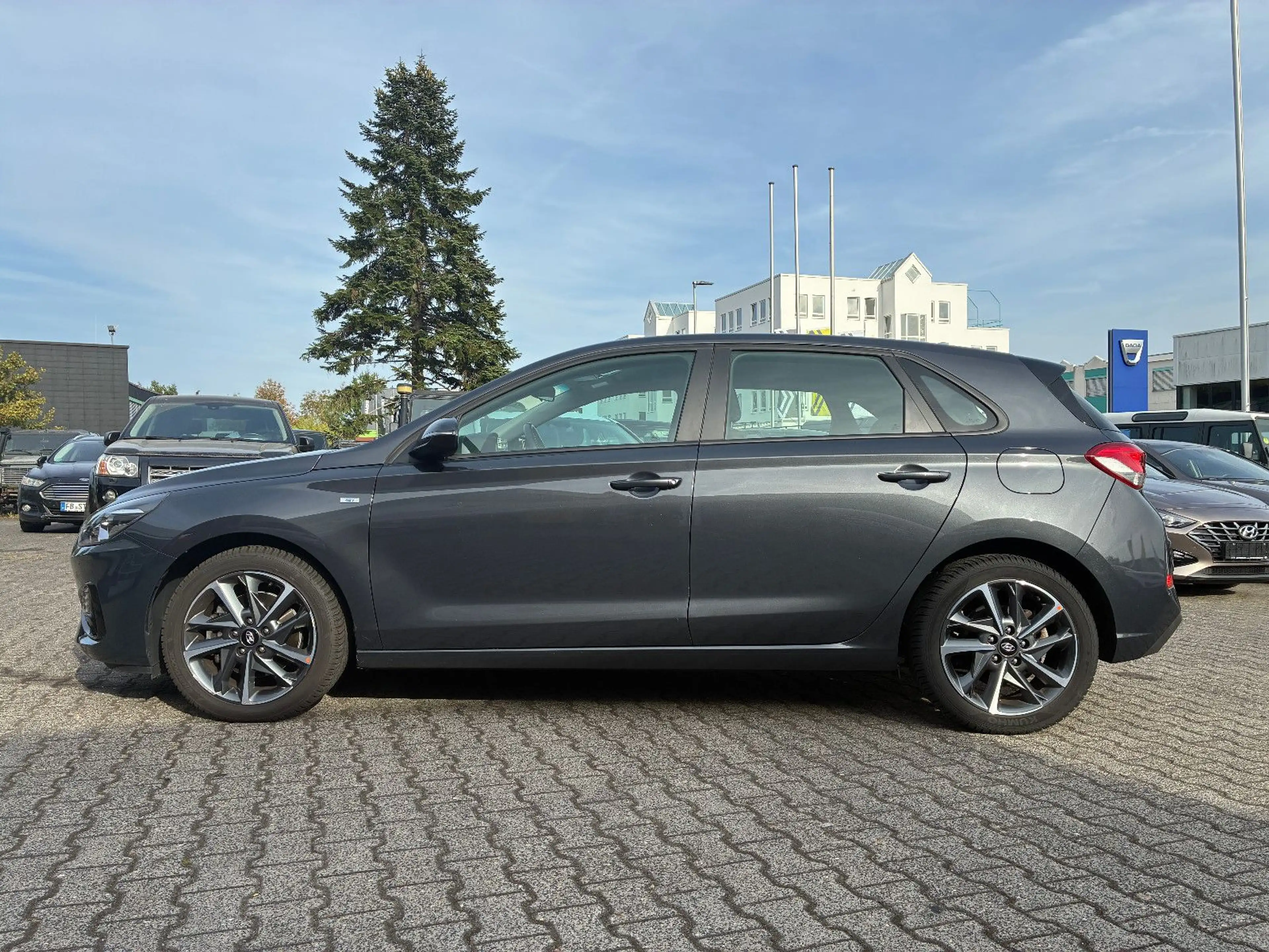 Hyundai i30 Limousine, Automatik, TÜV neu — photo 4