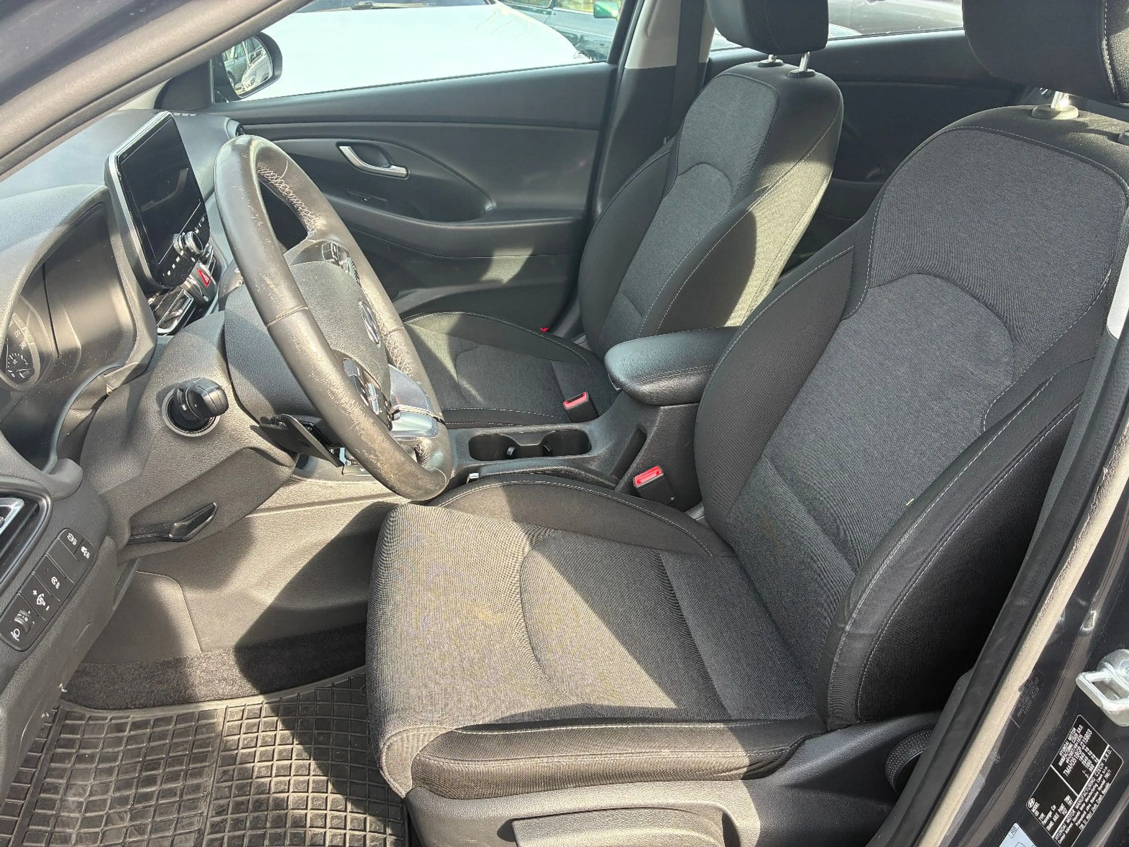 Hyundai i30 Limousine, Automatik, TÜV neu — photo 9