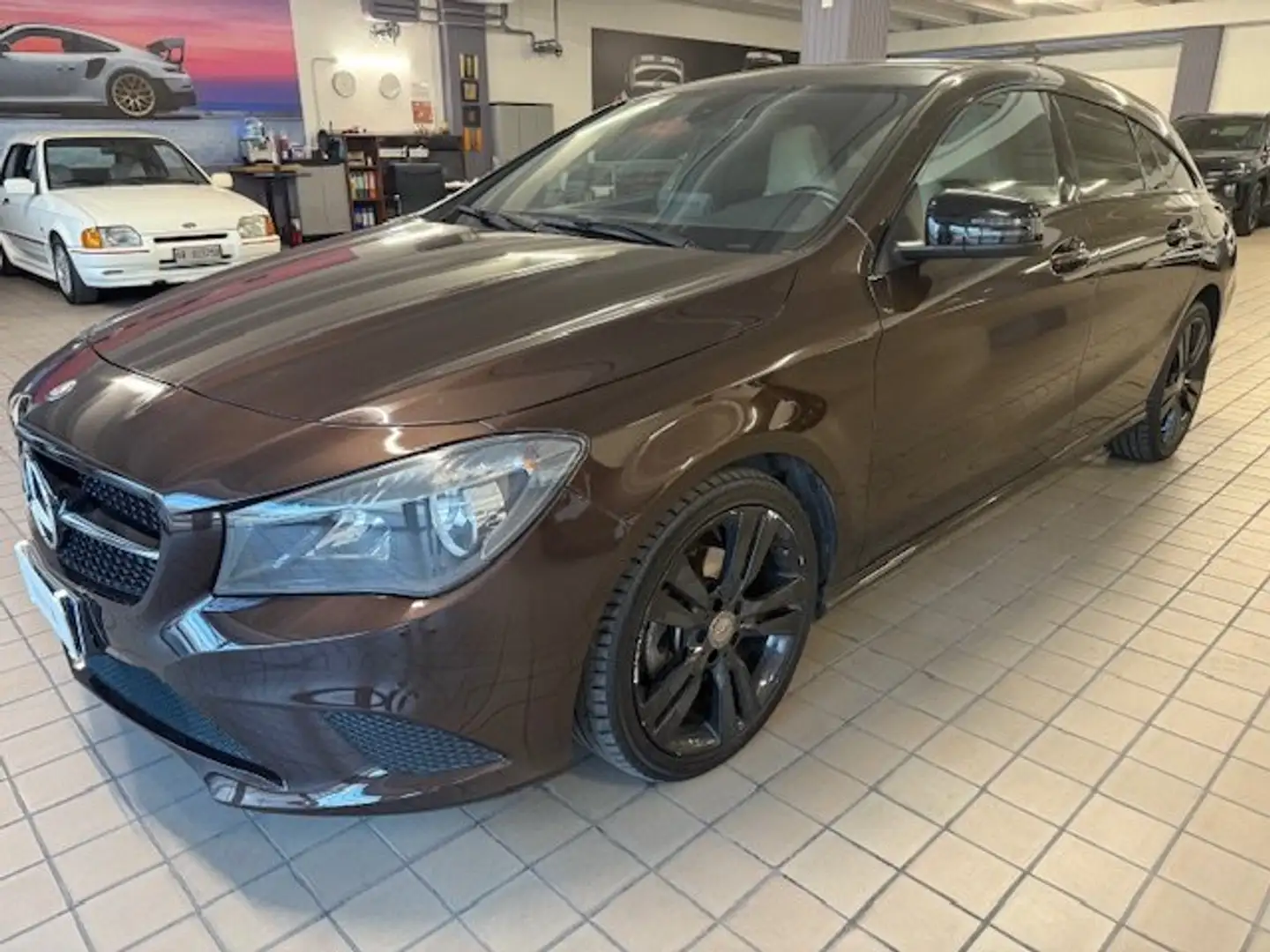Mercedes-Benz CLA 200 CLA Shooting Brake d Premium Dark Night auto Marrone - 1