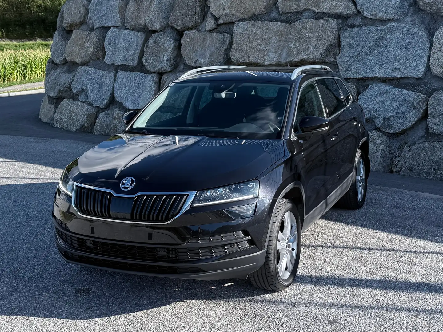 Skoda Karoq Style 4x4 Style 190 PS/1.Besitz/Standheizung/AHK schwenkbar/Sportsitze/virtual Cockpit Schwarz - 1