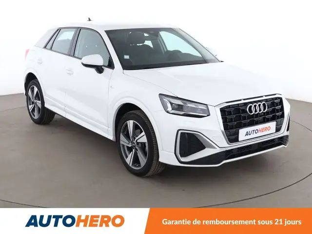 Audi Q2 view 8