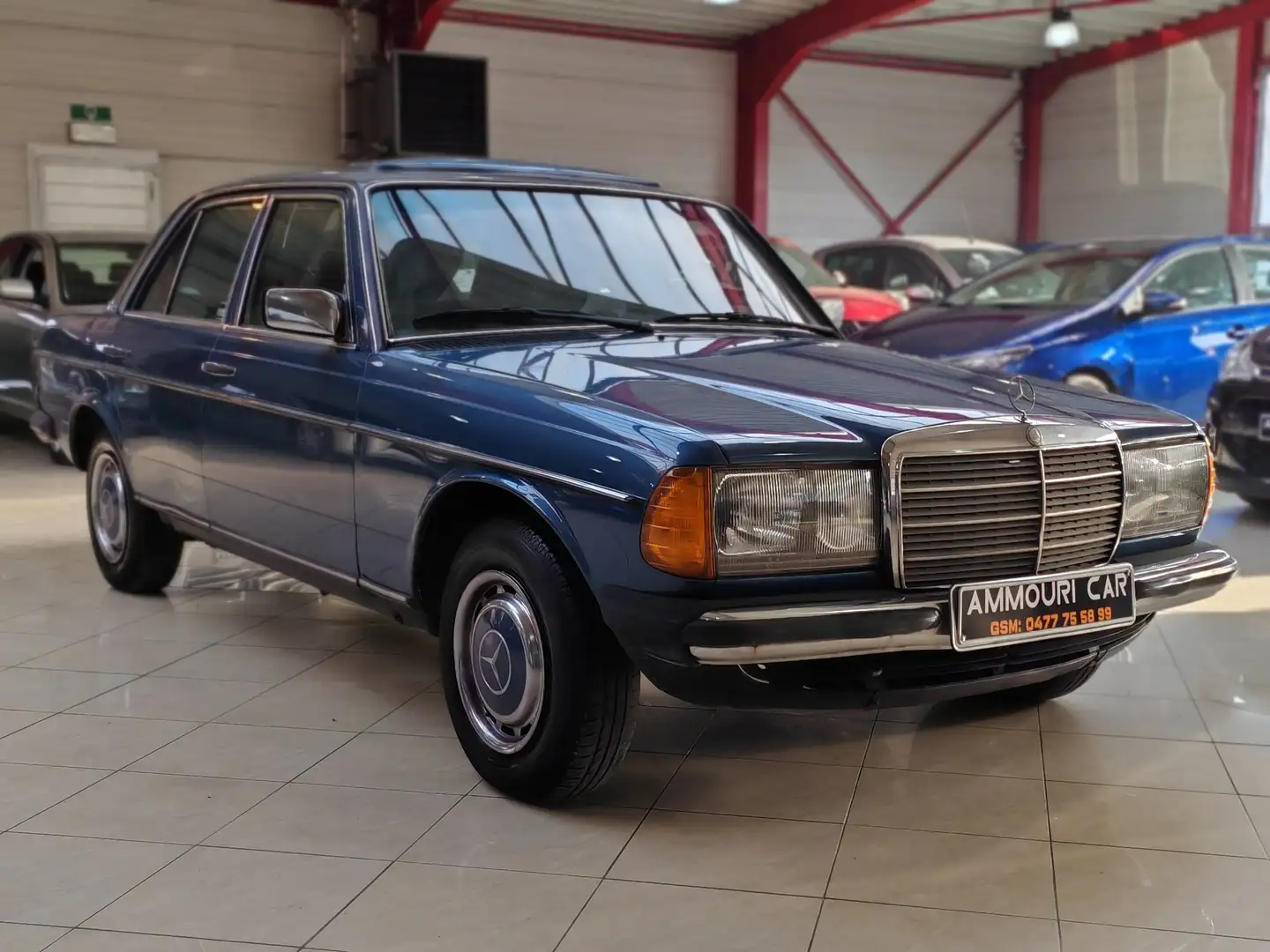Mercedes-Benz 240 D Blue - 2