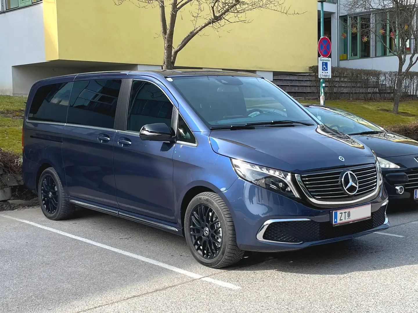 Mercedes-Benz EQV 300 EQV 300 Kombi lang 100kWh Blau - 1