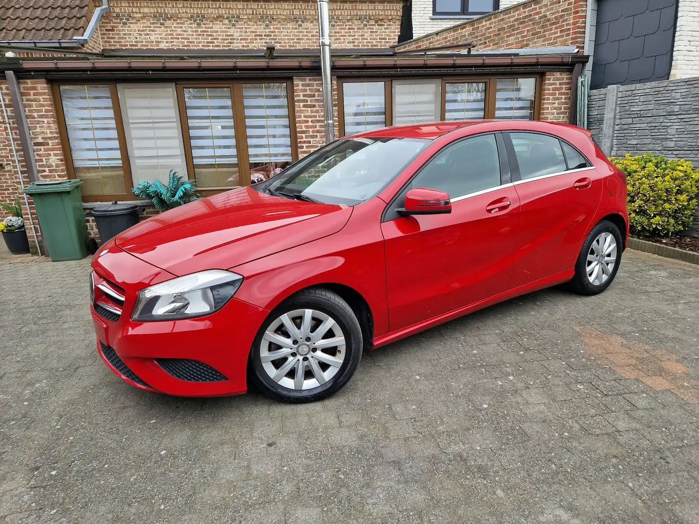 Mercedes-Benz A 180 BE Edition Rood - 1