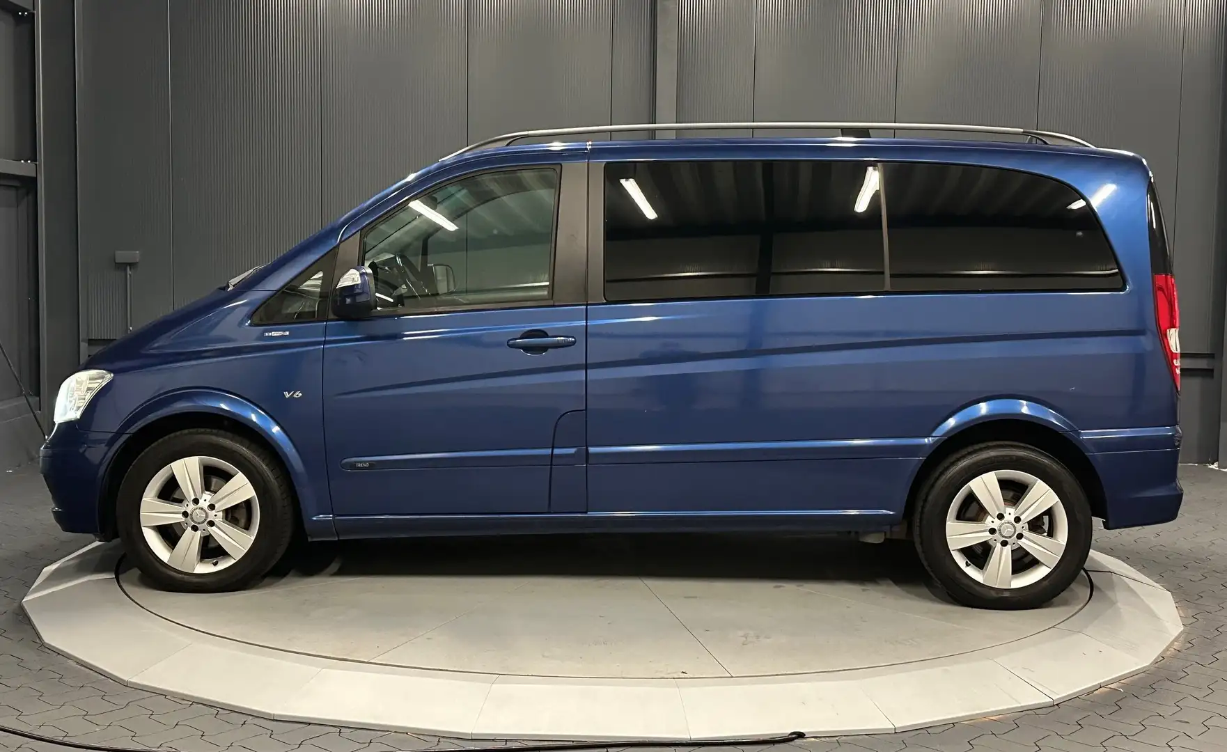 Mercedes-Benz Viano 3.0 CDI Trend Edition Kompakt*COMAND*XENON*1.HAND* Blauw - 2