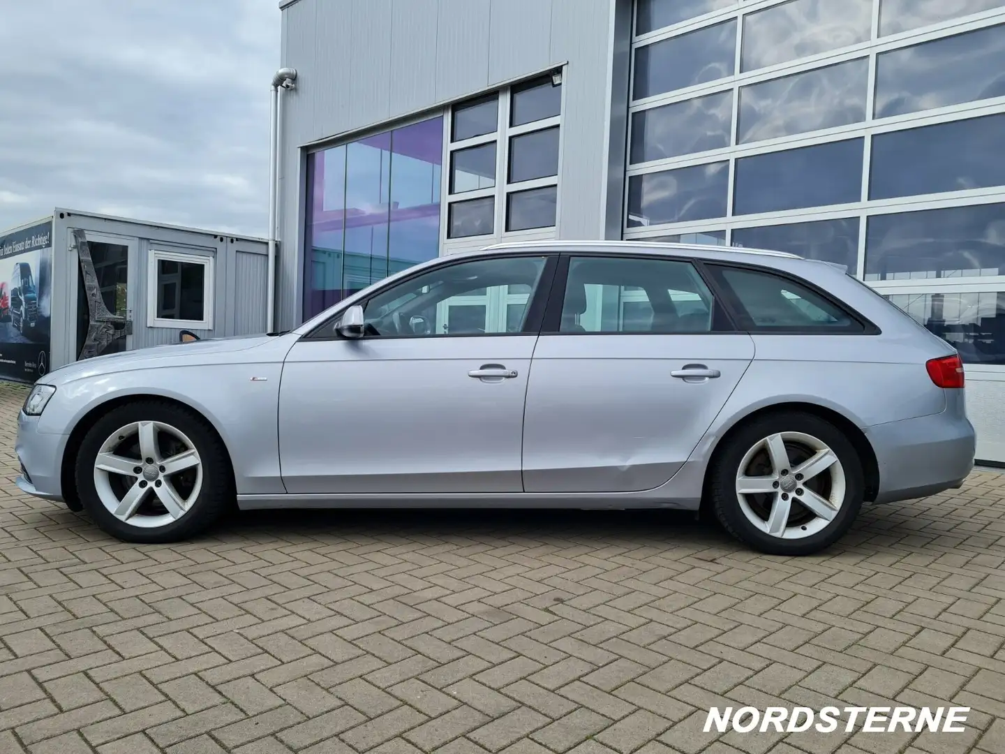Audi A4 Kombi in Silber gebraucht in Neuenkirchen für € 14.444,-