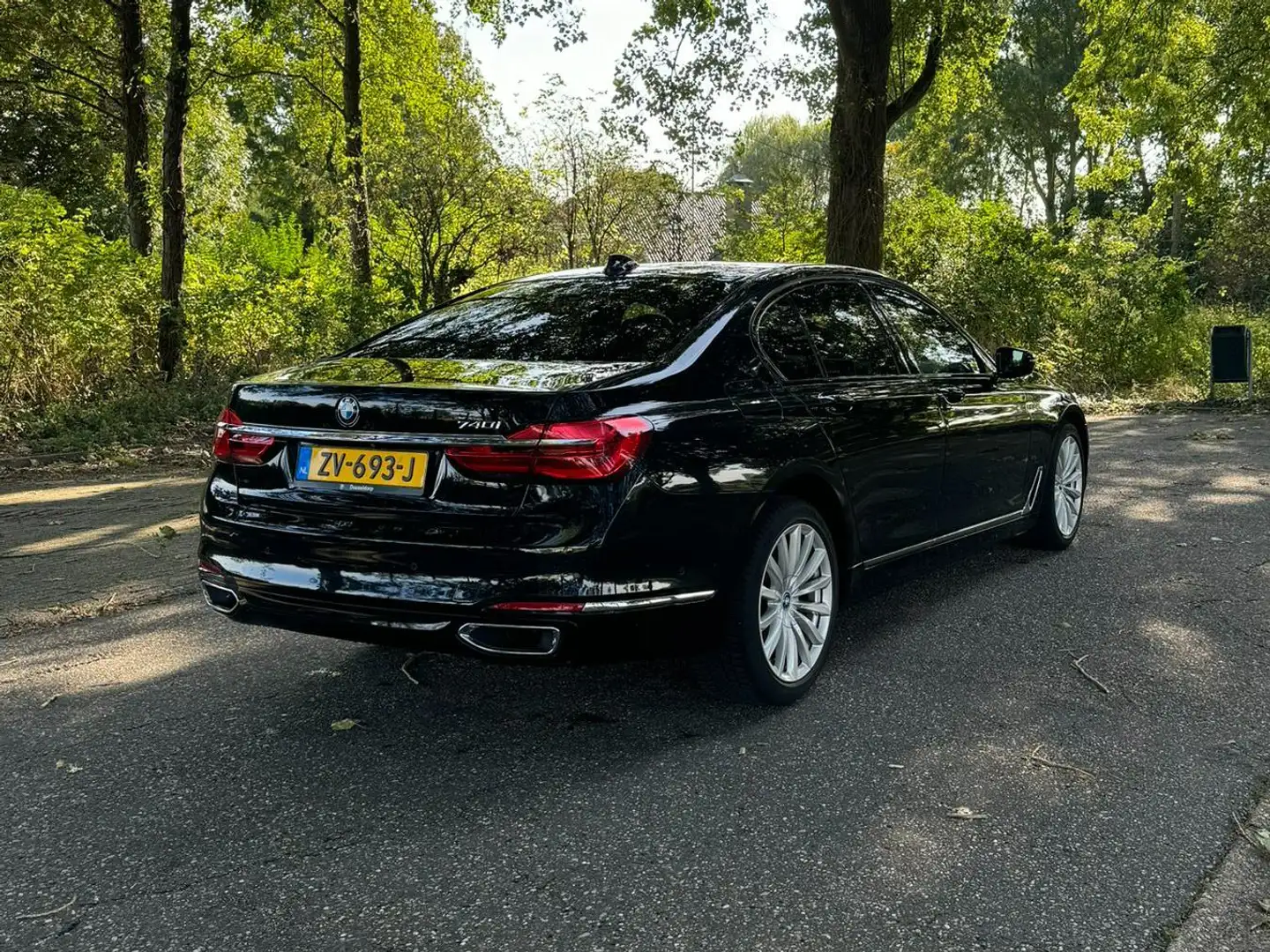 BMW 740 740i High Executive Zwart - 2