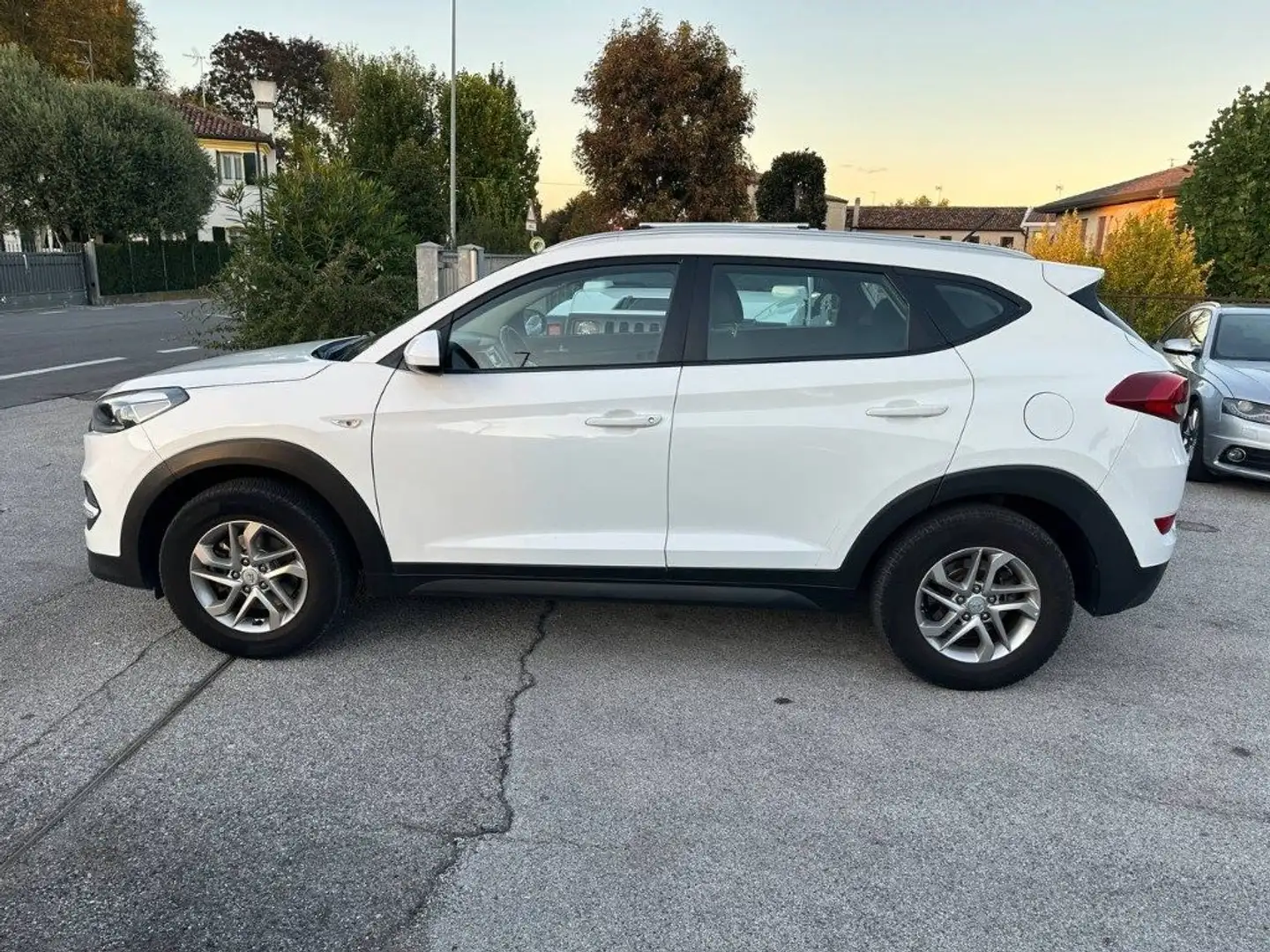 Hyundai TUCSON 1.7 CRDi Classic Weiß - 2